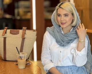 چگونه شال را با مانتو ست کنیم؟ (راهنمای کامل استایل شیک)